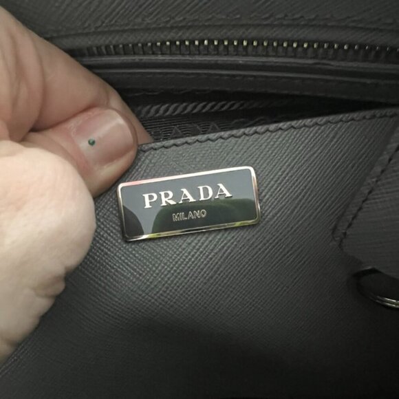 Prada grey Saffiano Lux leather Galleria Double Zipper Medium bag - Picture 6 of 9